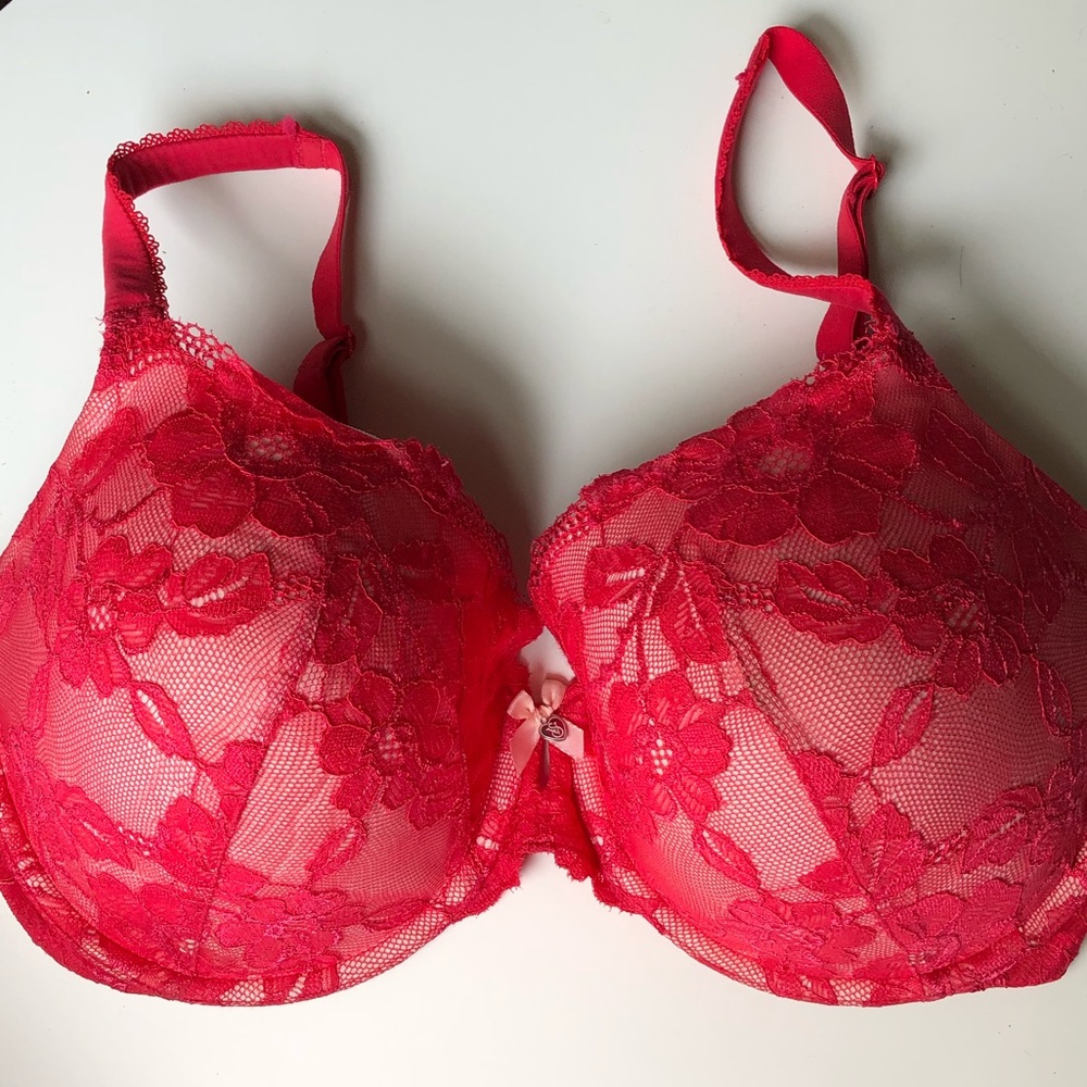 Body by Victoria Secret Red Lacy 38DDD Bra